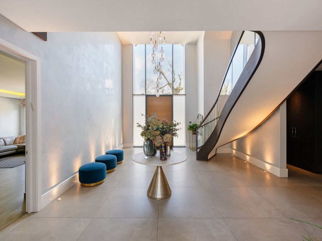 Property photo 3 of 25