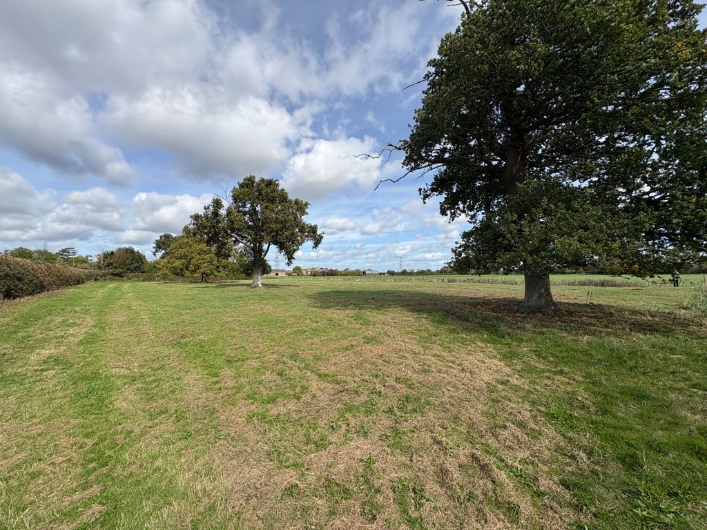 Property photo 2 of 26 Picture No. 21