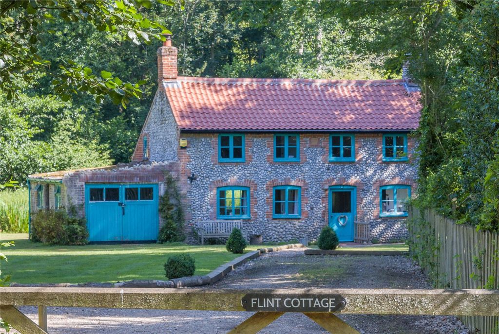 Property photo 2 of 20 Flint Cottage