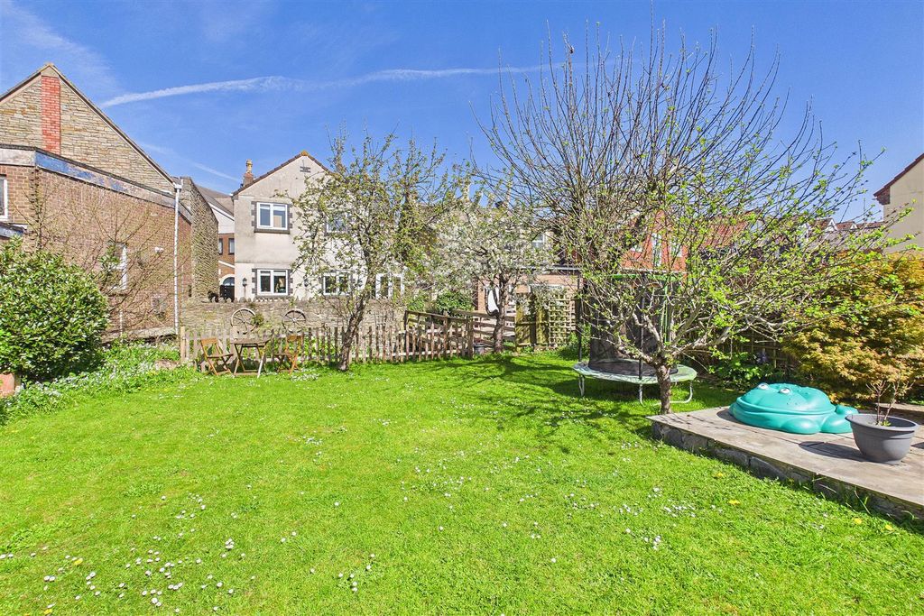 Property photo 2 of 22