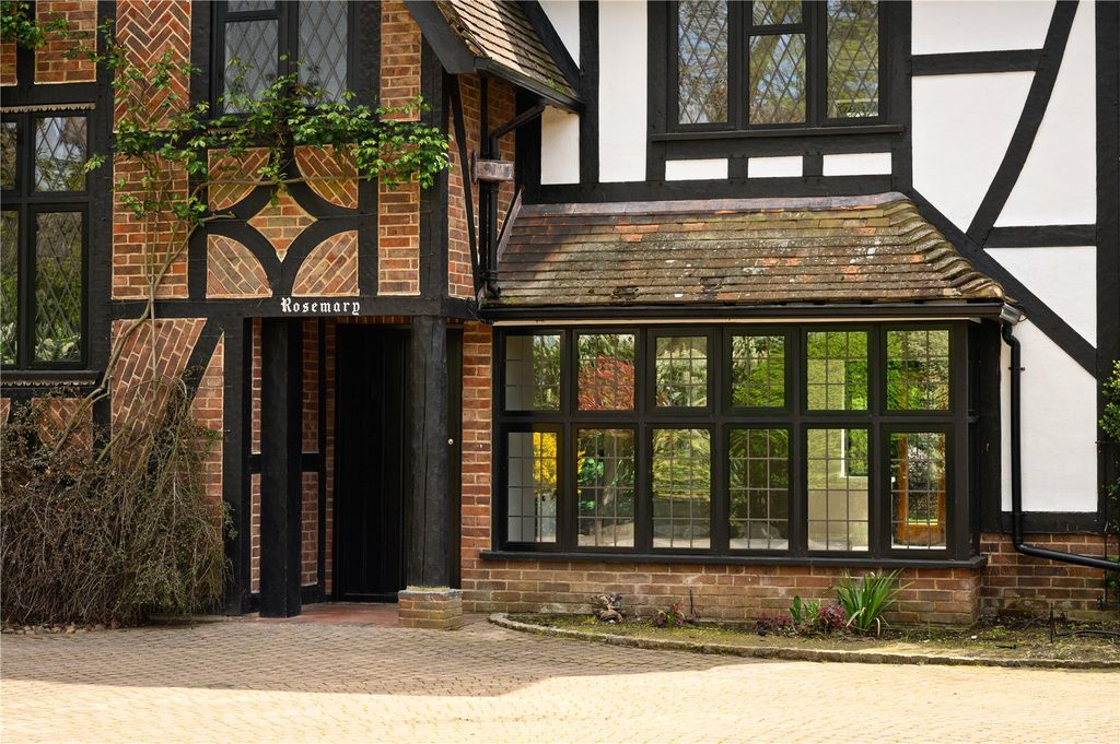 Property photo 2 of 22 Entrance