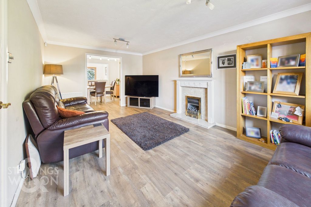 Property photo 2 of 27