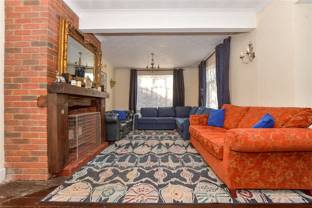 Property photo 2 of 18 Lounge