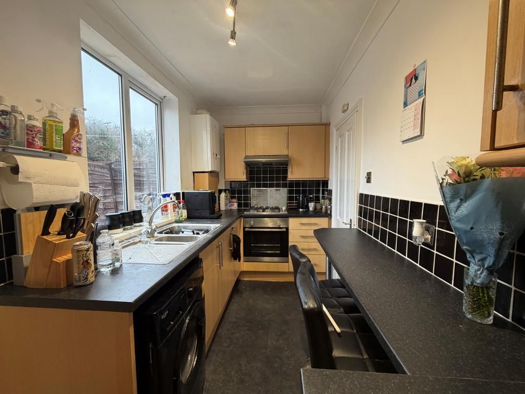 Property photo 3 of 8 Kitchen