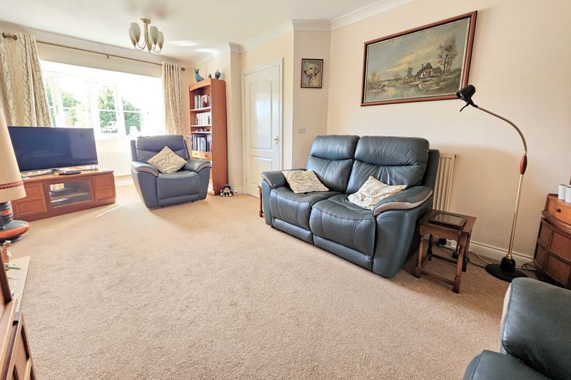 Property photo 3 of 20 Lounge