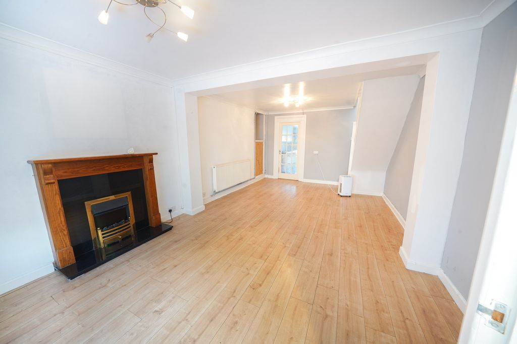 Property photo 3 of 16 Dsc03008