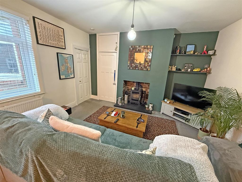 Property photo 3 of 12 Salisbury Lounge Pic 3.Jpg