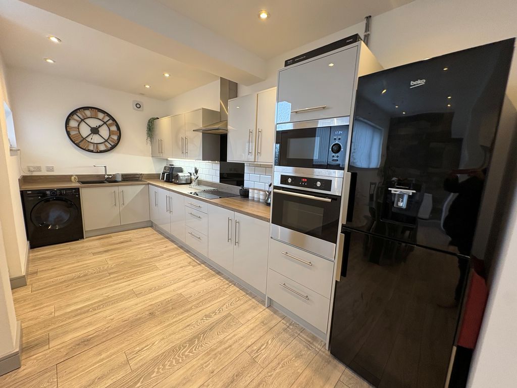 Property photo 3 of 9 Photo 10