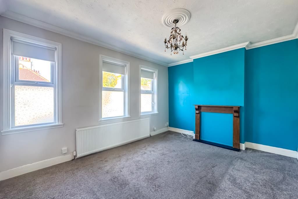 Property photo 1 of 12 Lounge