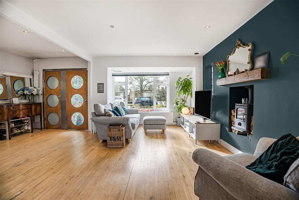 Property photo 3 of 27 21_73293.Jpg