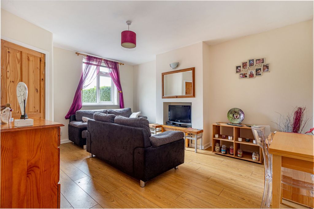 Property photo 2 of 25