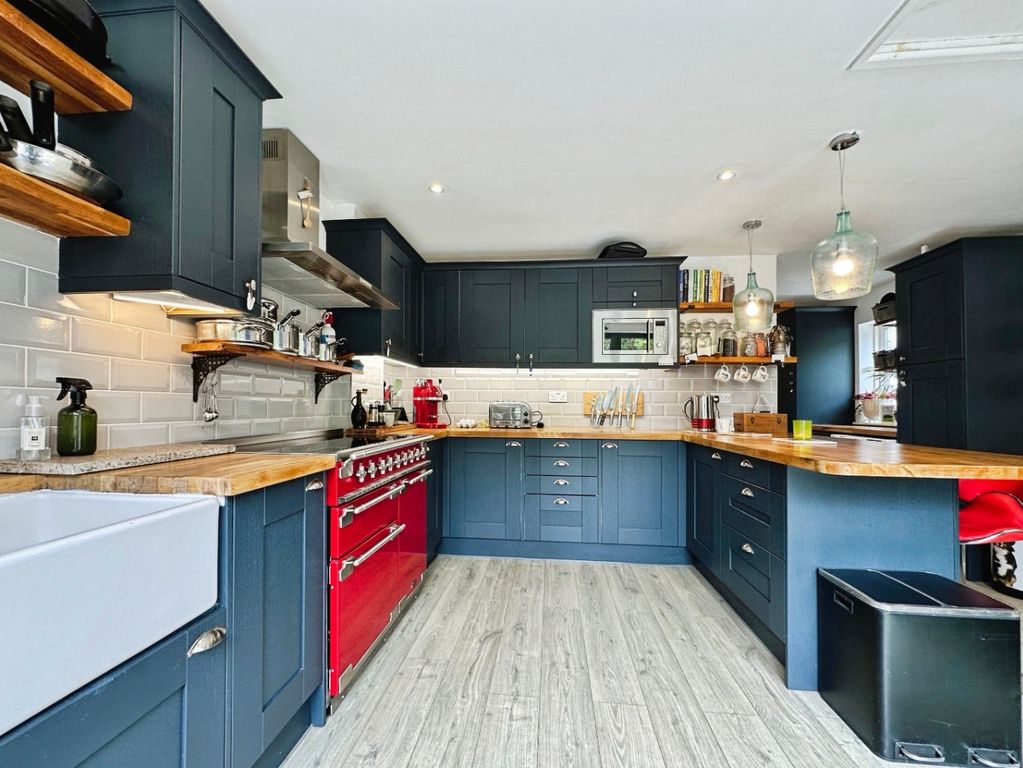 Property photo 3 of 20 4975018