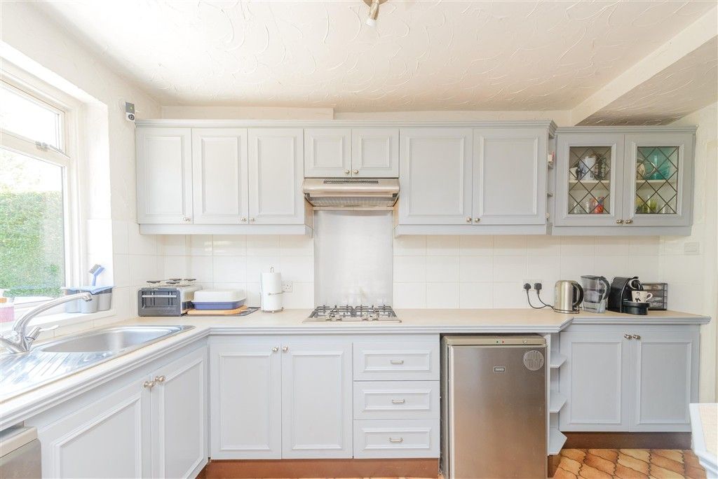 Property photo 3 of 12 Kitchen