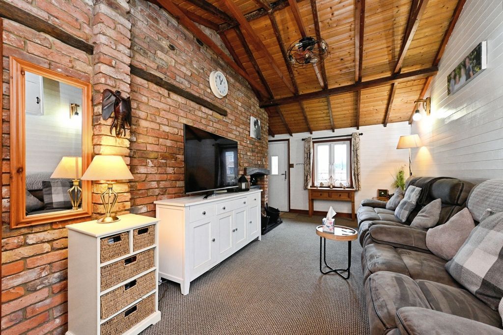 Property photo 2 of 19 Pbox-Img.Jpg