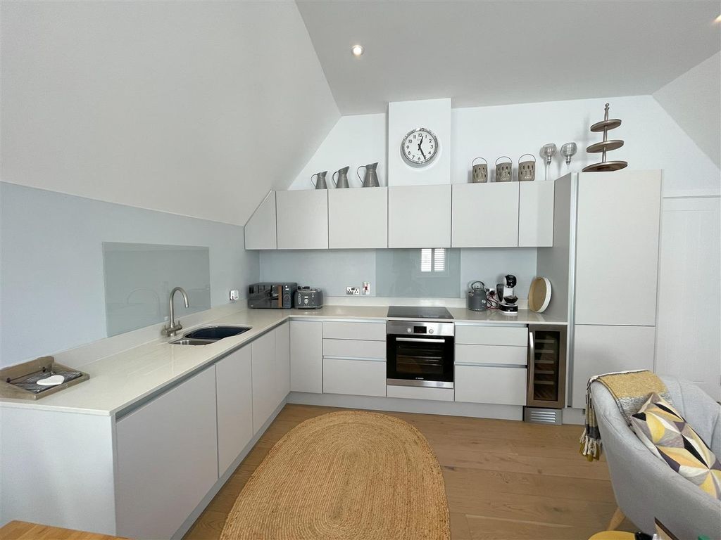 Property photo 2 of 18 Kitchen 2.Jpg