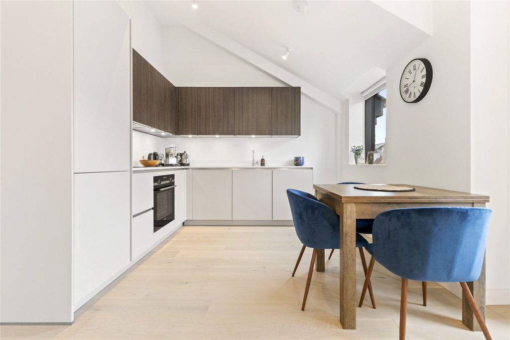 Property photo 3 of 8 Kitchen