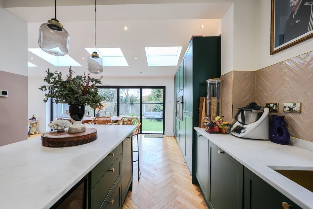 Property photo 2 of 41