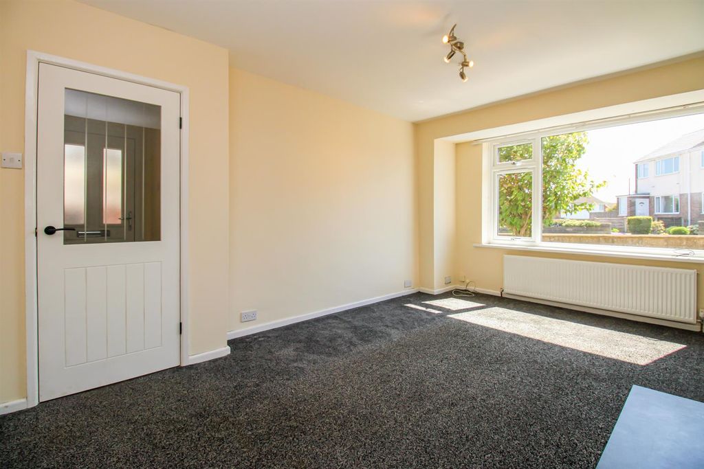 Property photo 3 of 11 Living Room