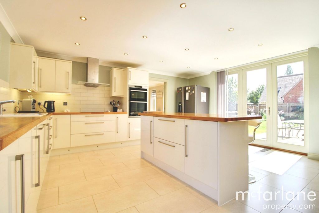 Property photo 2 of 34