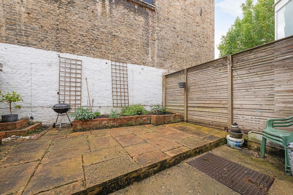 Property photo 3 of 11 Garden (3).Jpg