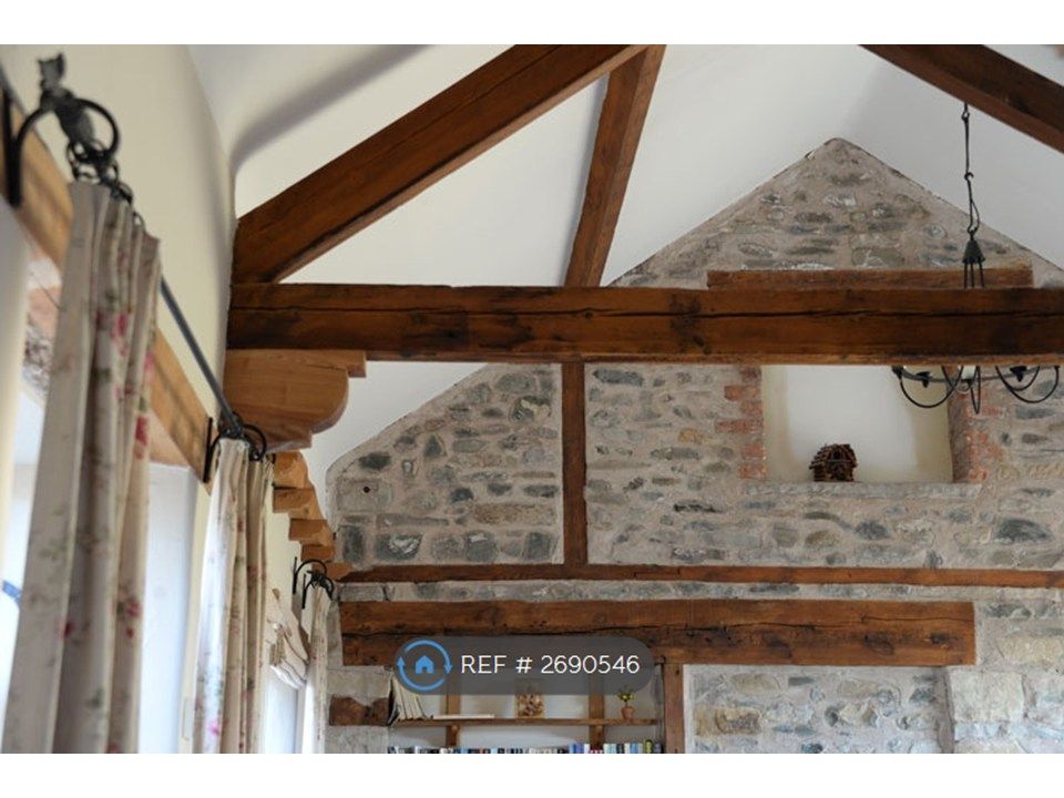 Property photo 3 of 17 Lounge Beams