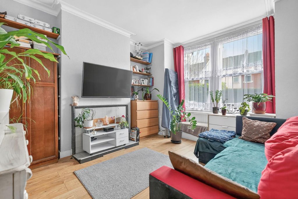 Property photo 2 of 13