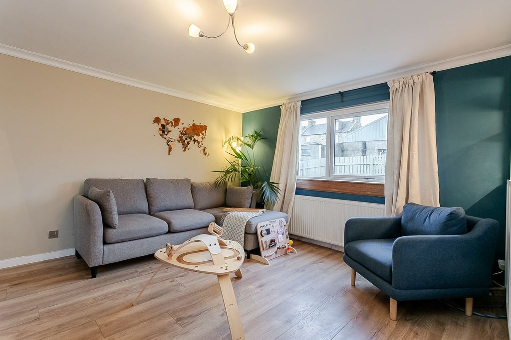 Property photo 2 of 28