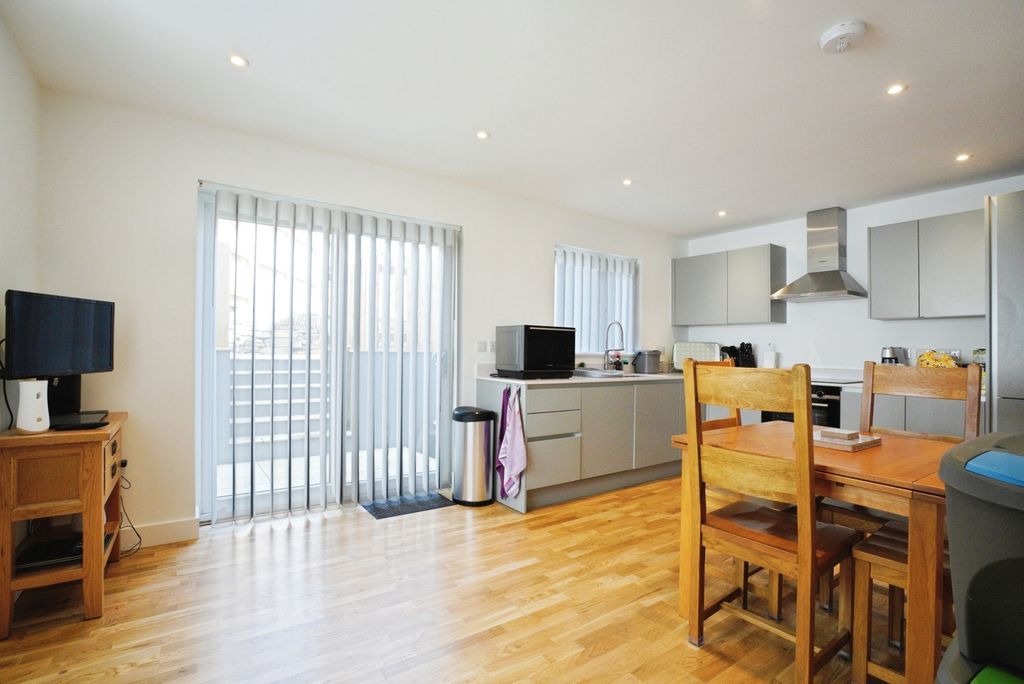 Property photo 3 of 18 Kitchen/Diner