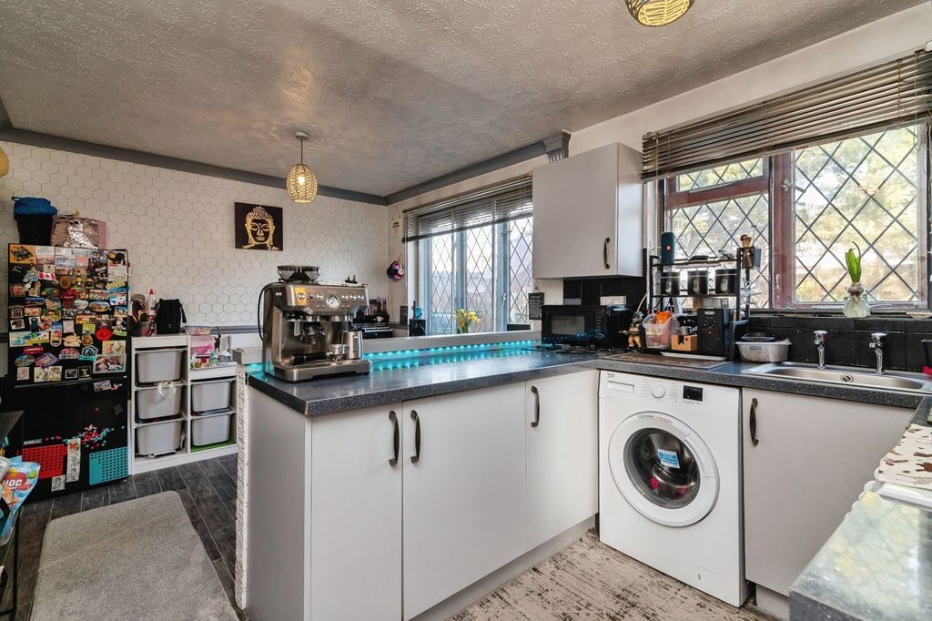 Property photo 3 of 17 Pbox-Img.Jpg