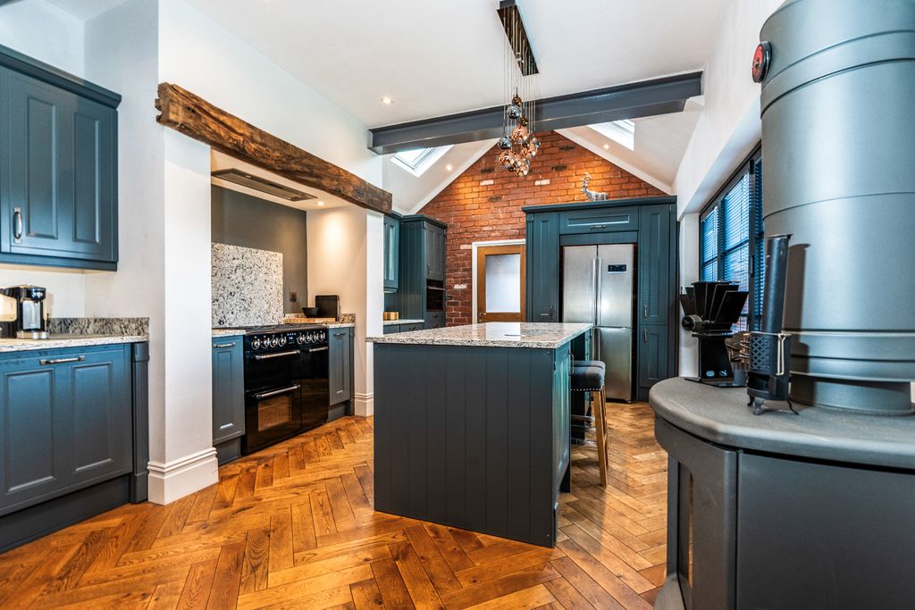 Property photo 3 of 23