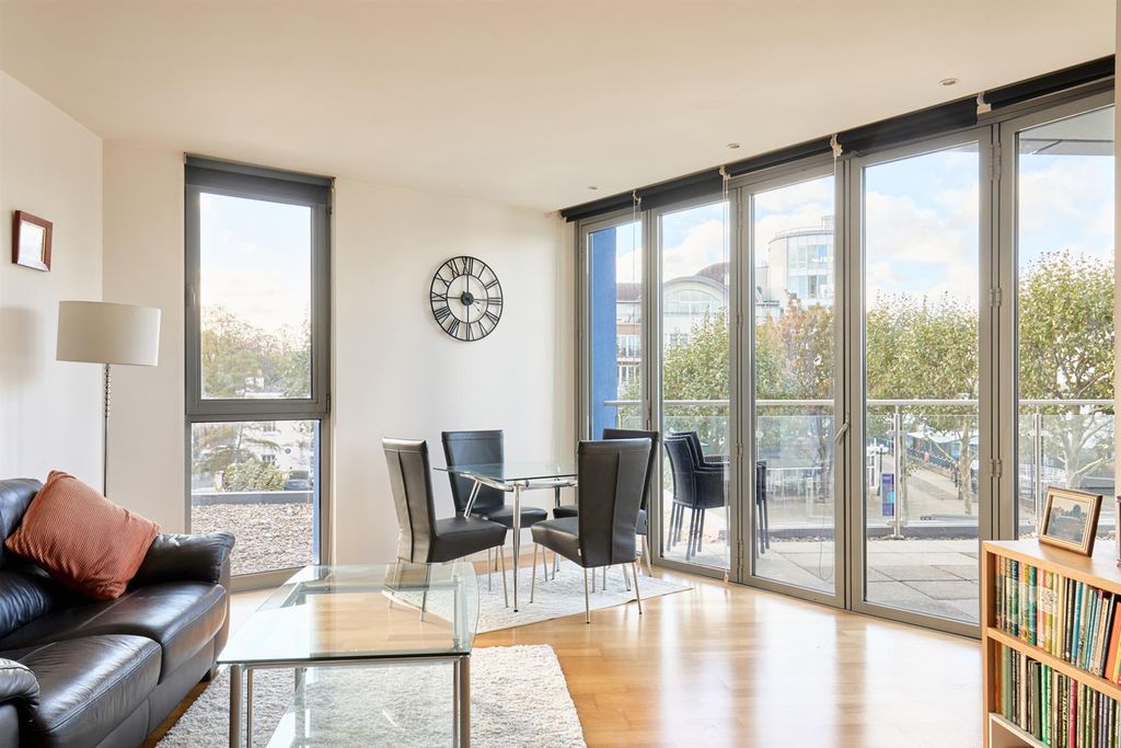 Property photo 2 of 34