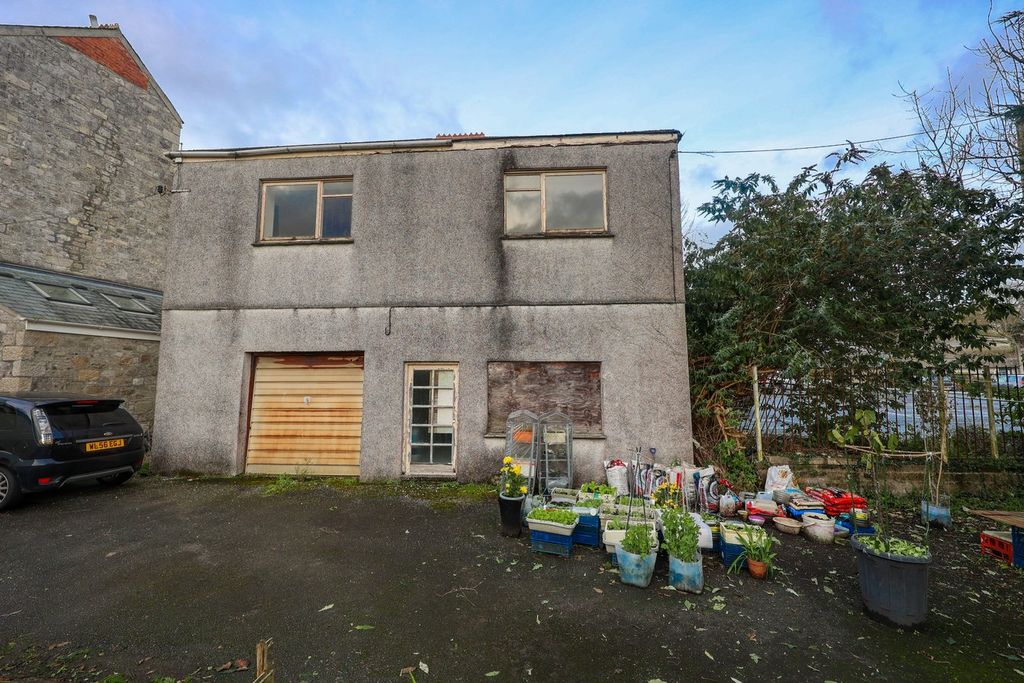 Property photo 1 of 9