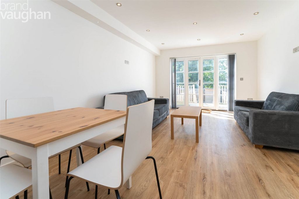 Property photo 3 of 23 Picture No. 17