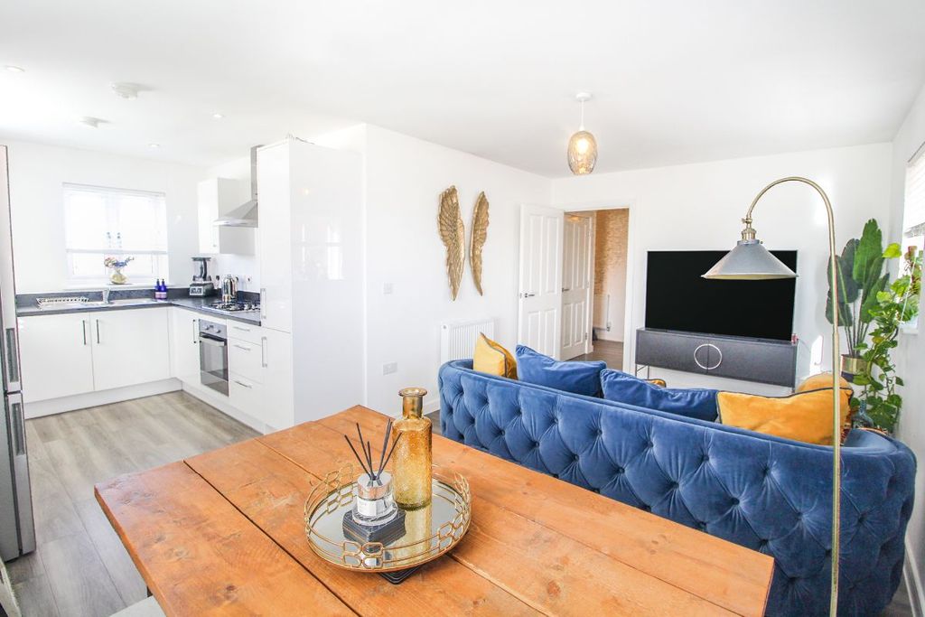 Property photo 2 of 14