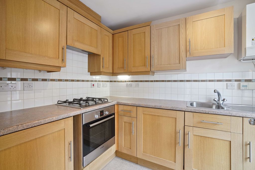 Property photo 3 of 10 Kitchen