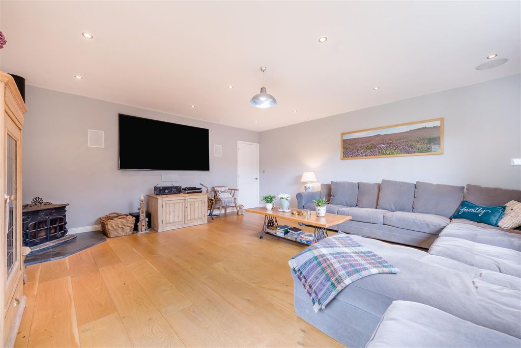 Property photo 3 of 43