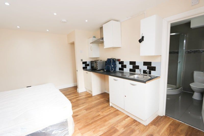 Property photo 1 of 4 End-Terrace House To Rent Nash Road, London Se4 2Qh