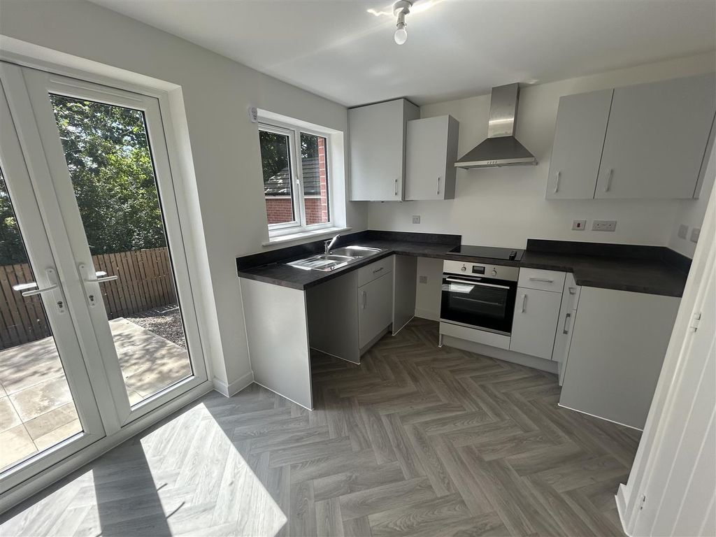 Property photo 3 of 18 Kitchen/Diner