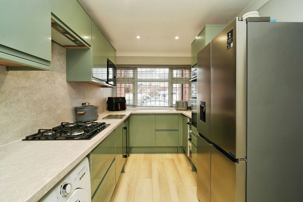 Property photo 3 of 16 Kitchen