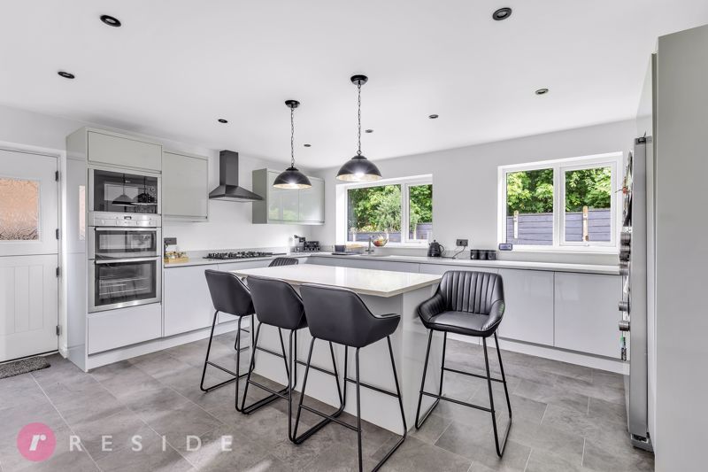 Property photo 2 of 25 Breakfast Kitchen