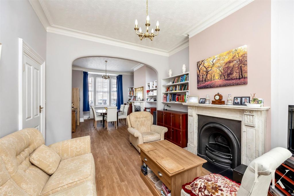 Property photo 2 of 31