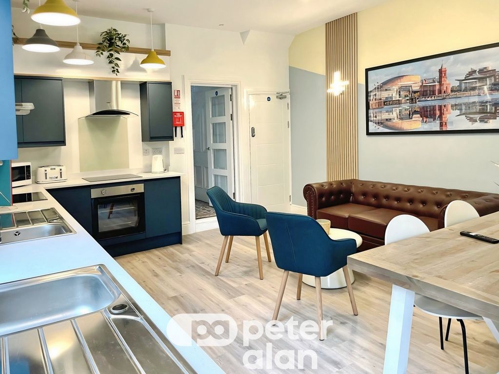 Property photo 2 of 8 Kitchen