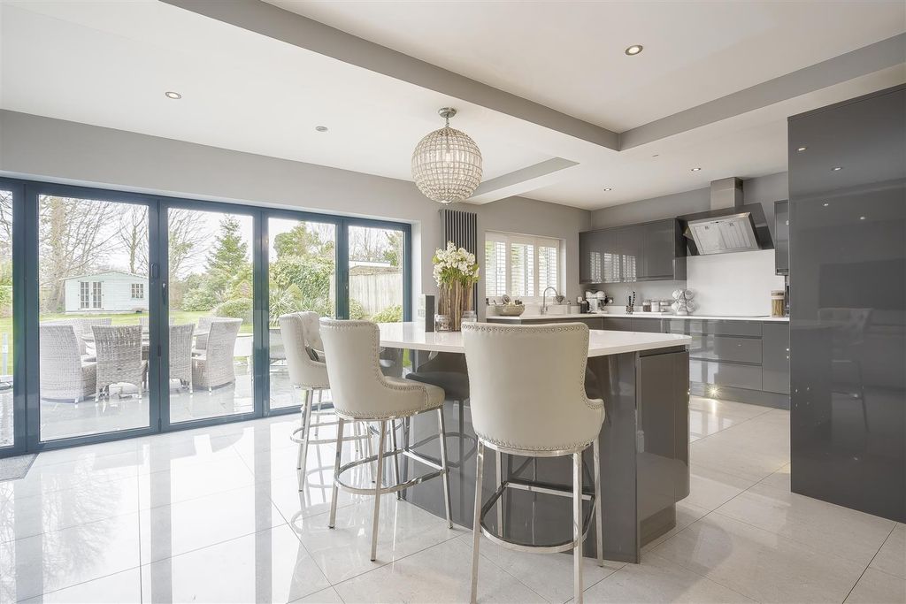 Property photo 2 of 39 House-Beechfield-Banstead-130.Jpg