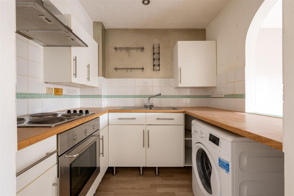 Property photo 3 of 13 Maple Gate, Ig10