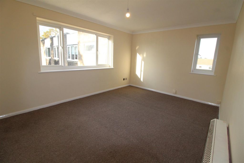 Property photo 2 of 5 Lounge