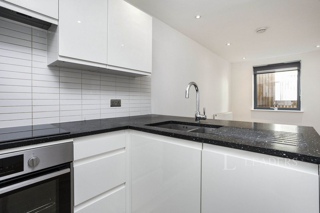 Property photo 3 of 10 Kitchen