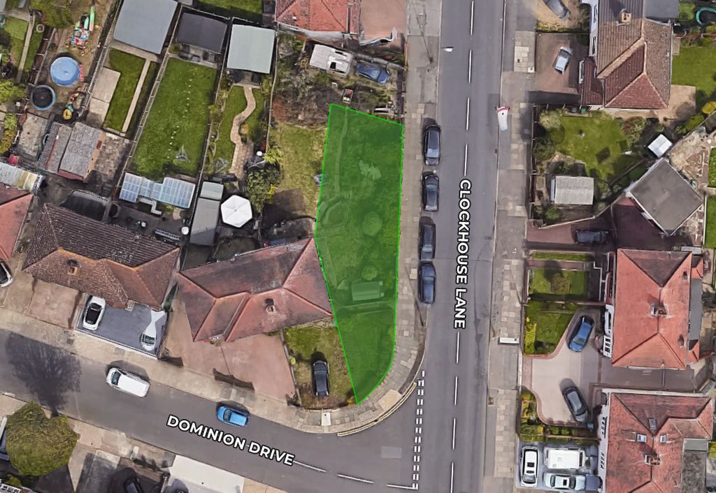 Property photo 1 of 6 Clockhouse Ln