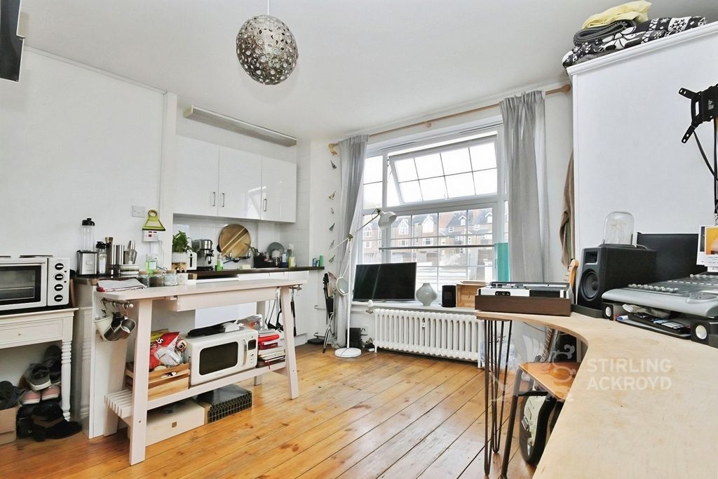Property photo 3 of 6 Studio Room