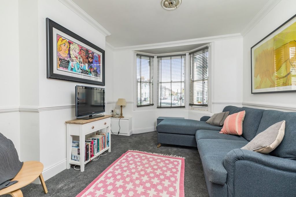 Property photo 2 of 12