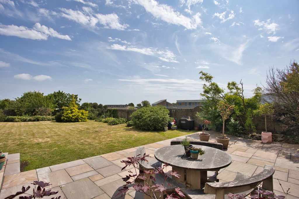 Property photo 2 of 25 Picture No. 47